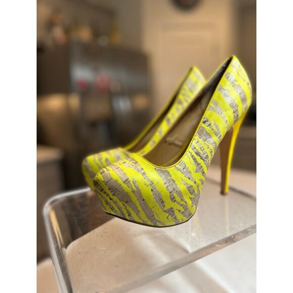Qupid Platform High Heels Yellow Tiger Stripes Women's 8.5 - Picture 3 of 7